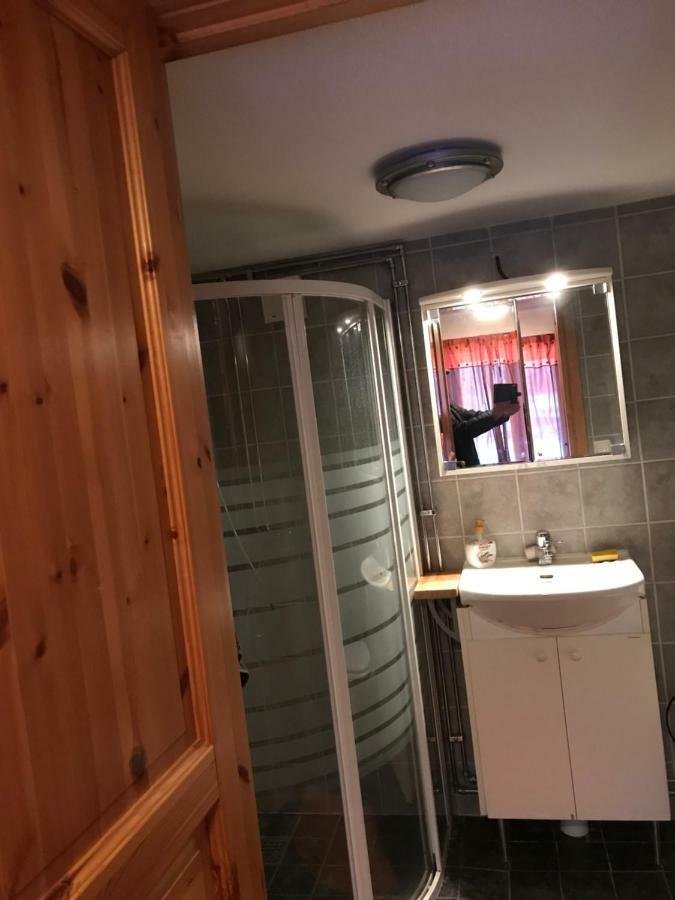 Trevlig Stuga Pa Landet, Centralt 8Km Fran Centrum Eskilstuna Exterior foto